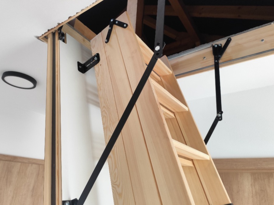 Montáže podkrovných schodov