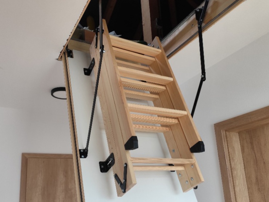 Montáže podkrovných schodov