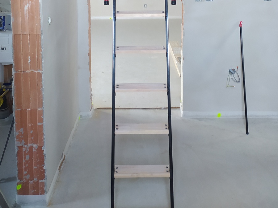 Montáže podkrovných schodov