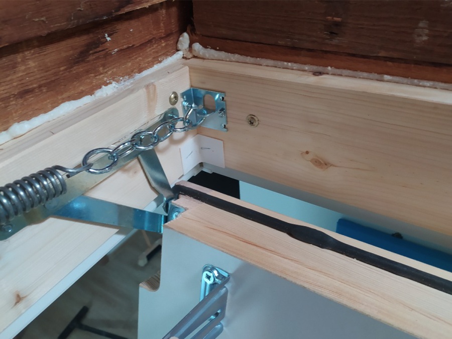 Montáže podkrovných schodov