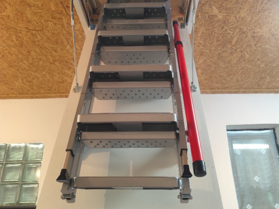 Montáže podkrovných schodov