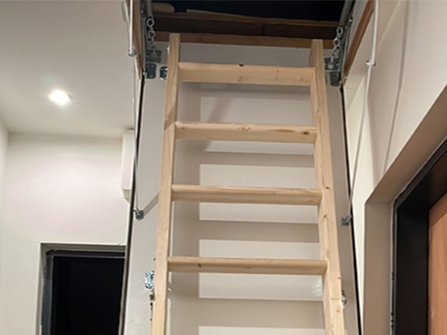 Montáže podkrovných schodov