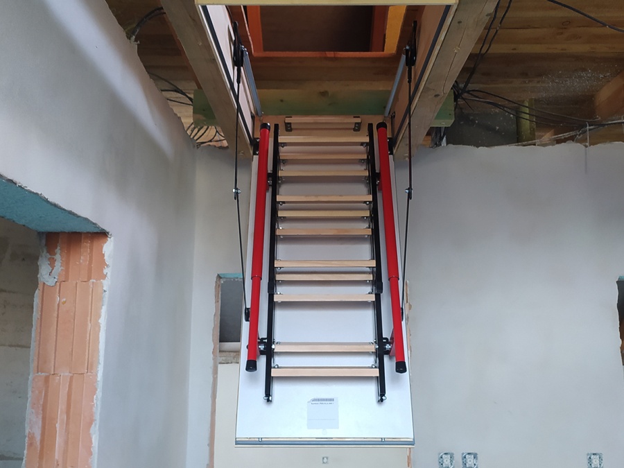 Montáže podkrovných schodov