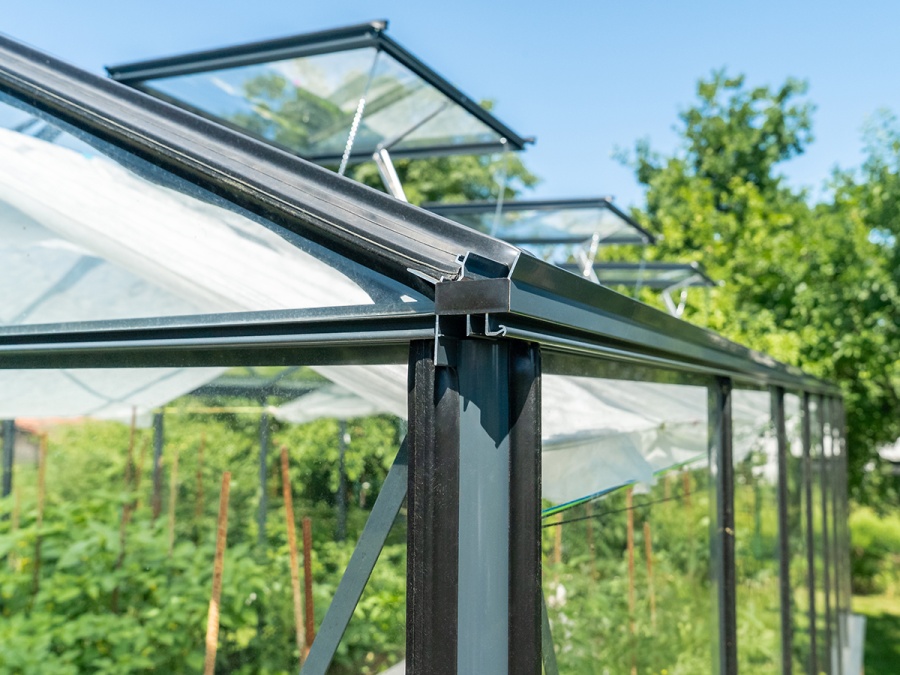 Klasický skleník na podezdívce Euro-Serre Maxi On-wall