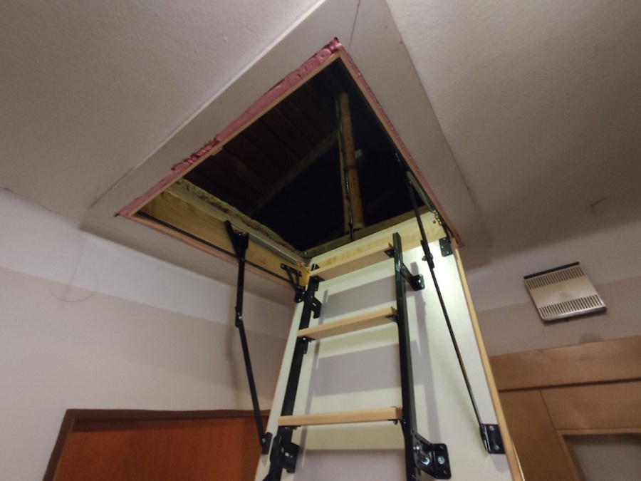 Montáže podkrovných schodov