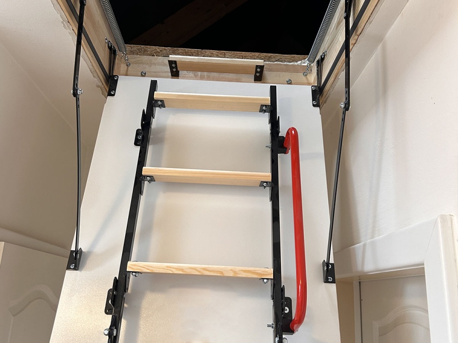 Montáže podkrovných schodov