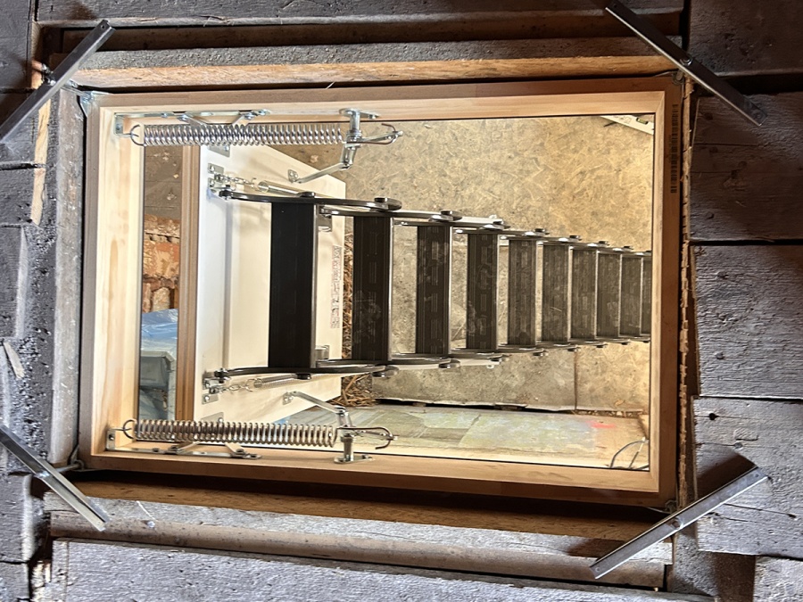 Montáže podkrovných schodov