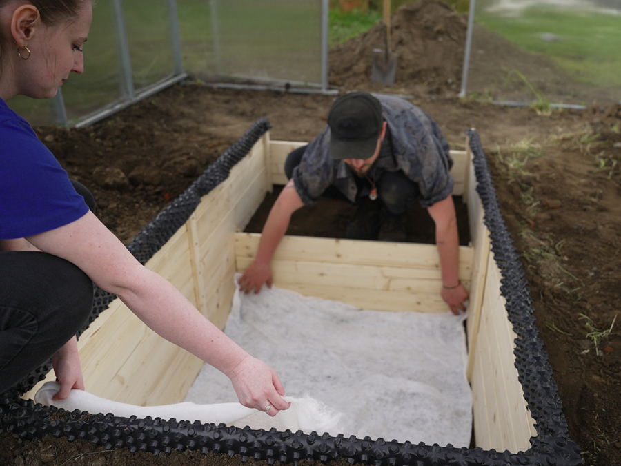 Krok za krokem: zapuštěná ulička