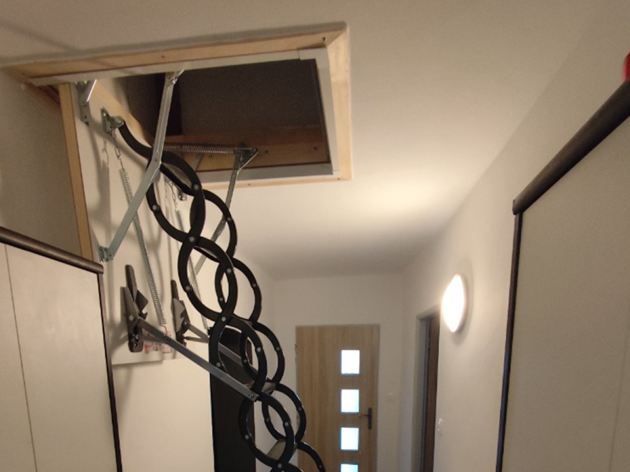 Montáže podkrovných schodov