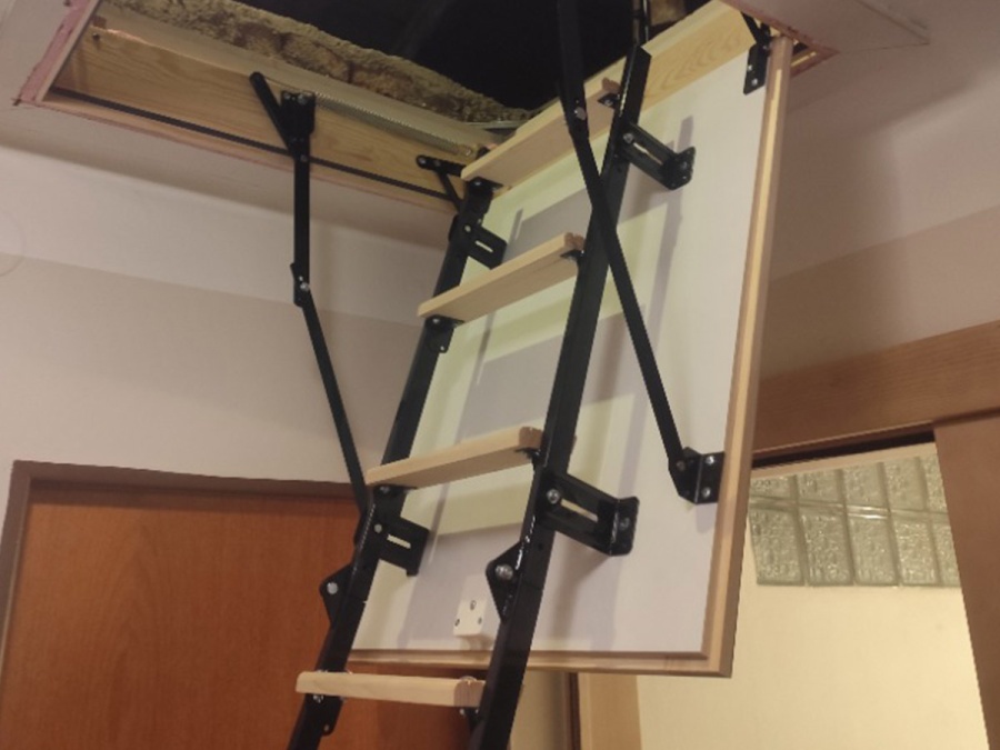 Montáže podkrovných schodov